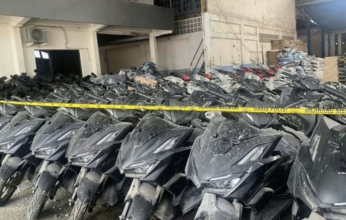 Gudang Motor Ilegal di Jaksel Digerebek, Ribuan Unit Diduga Siap Dikirim ke Luar Negeri Gudang Motor Ilegal di Jaksel Digerebek, Ribuan Unit Diduga Siap Dikirim ke Luar Negeri