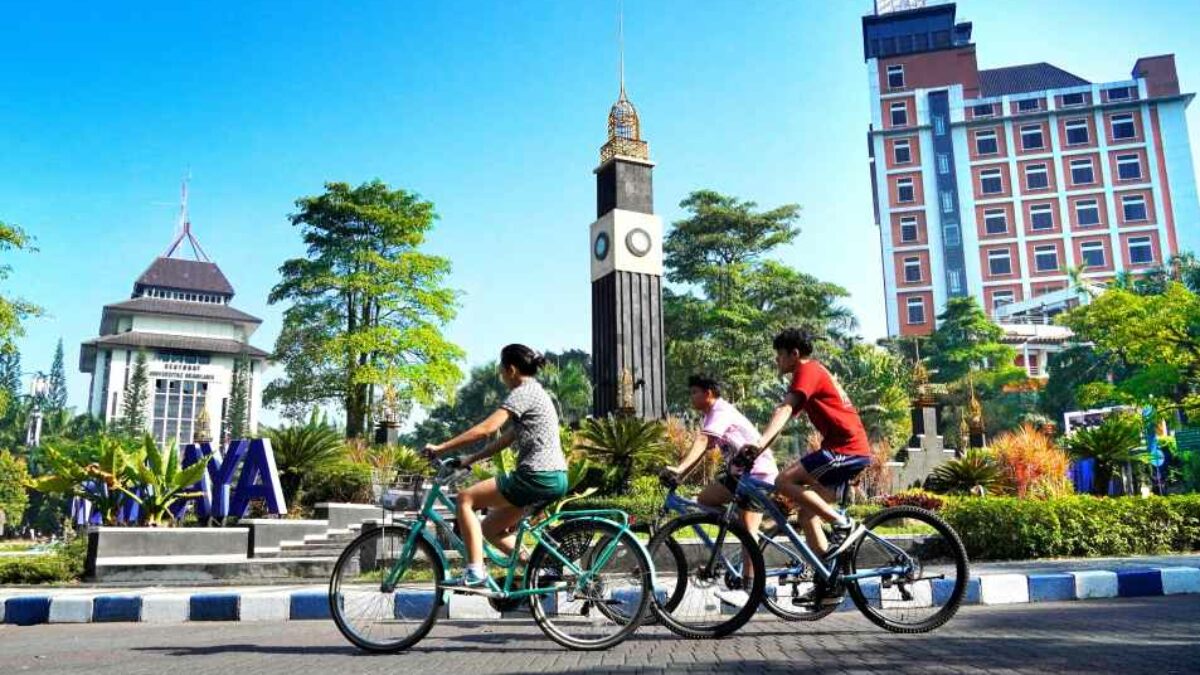 CFD dan Hari Lingkungan Sedunia di UB, Warga Kampus Antusias Ikuti Layanan Kesehatan Gratis