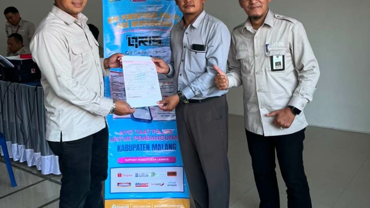 243 Warga Manfaatkan Layanan BMW Bapenda Kabupaten Malang di Desa Wajak