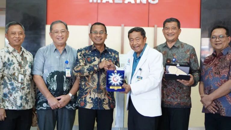 Dirut BPJS Kesehatan Apresiasi RS UMM, Dinilai Unggul dalam Pelayanan dan Keselamatan Pasien Dirut BPJS Kesehatan Apresiasi RS UMM, Dinilai Unggul dalam Pelayanan dan Keselamatan Pasien