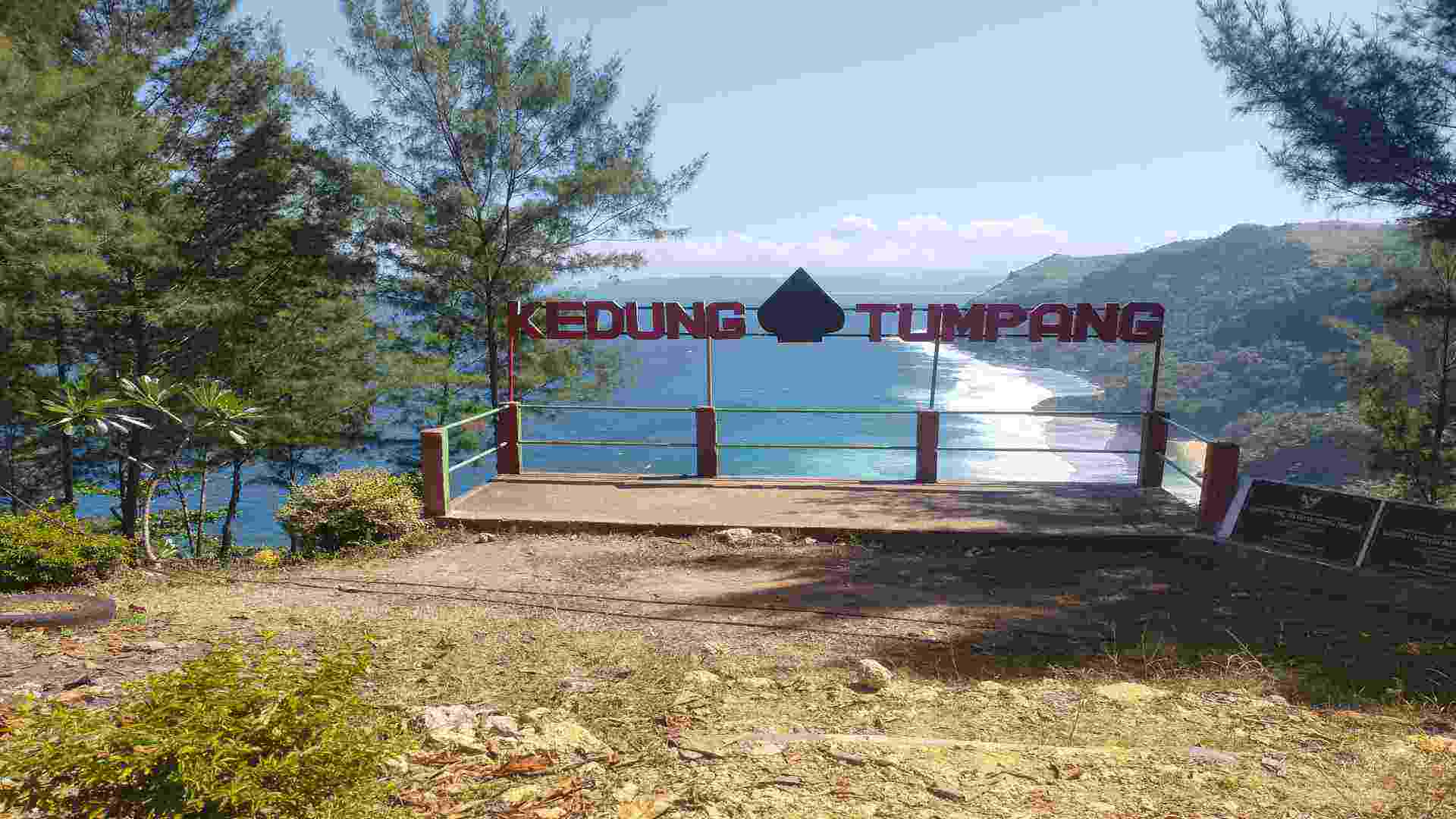 Pantai Kedung Tumpang Tulungagung, Hidden Gem dengan Kolam Alami yang Viral di Jawa Timur Pantai Kedung Tumpang Tulungagung, Hidden Gem dengan Kolam Alami yang Viral di Jawa Timur