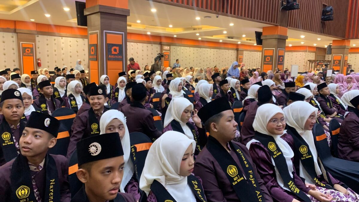 Purnawiyata MIN 2 Kota Malang: 190 Lulusan Kantongi 1.132 Prestasi, Seluruhnya Hafal Juz 30 Purnawiyata MIN 2 Kota Malang: 190 Lulusan Kantongi 1.132 Prestasi, Seluruhnya Hafal Juz 30