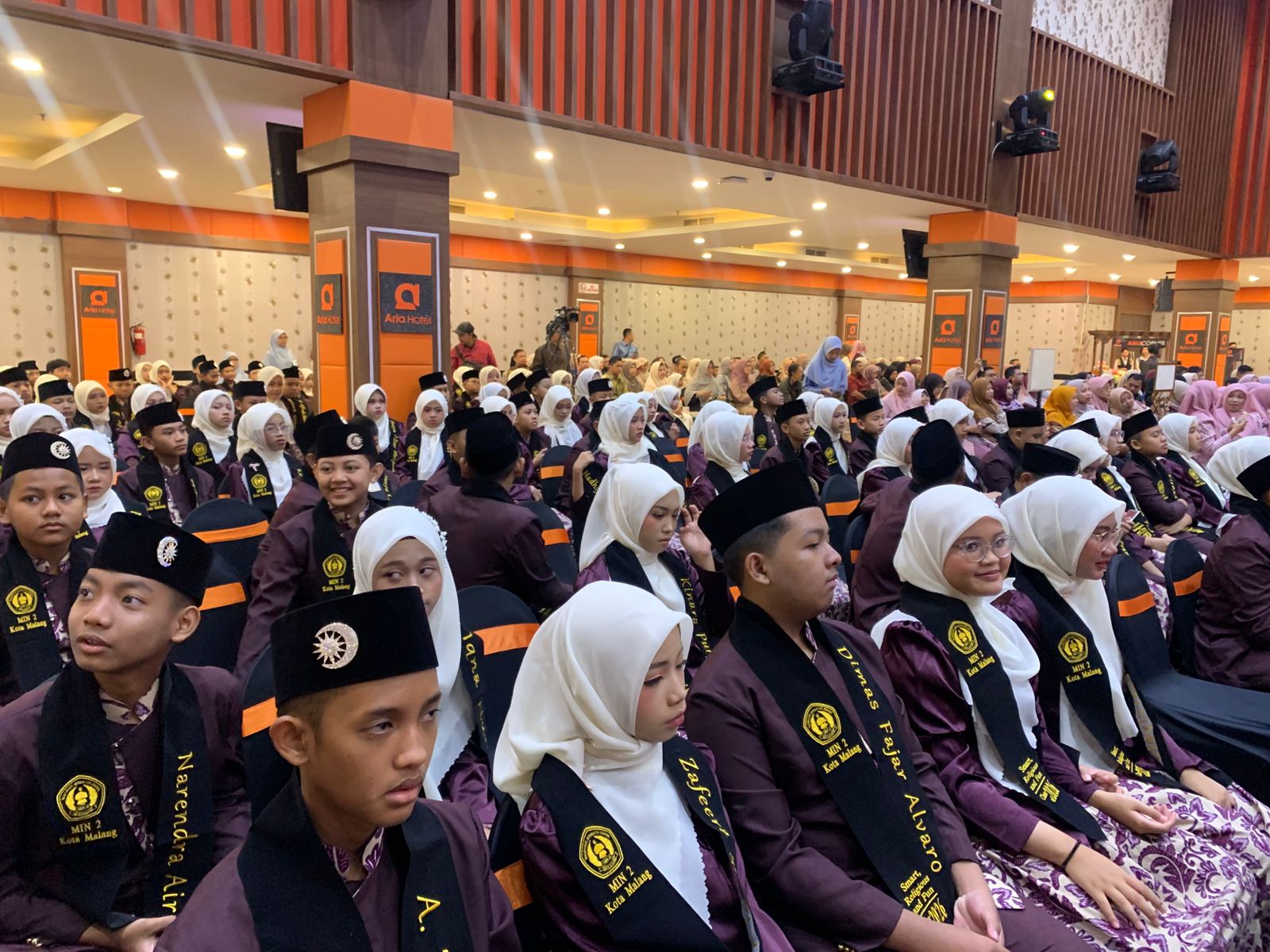 Purnawiyata MIN 2 Kota Malang: 190 Lulusan Kantongi 1.132 Prestasi, Seluruhnya Hafal Juz 30 Purnawiyata MIN 2 Kota Malang: 190 Lulusan Kantongi 1.132 Prestasi, Seluruhnya Hafal Juz 30