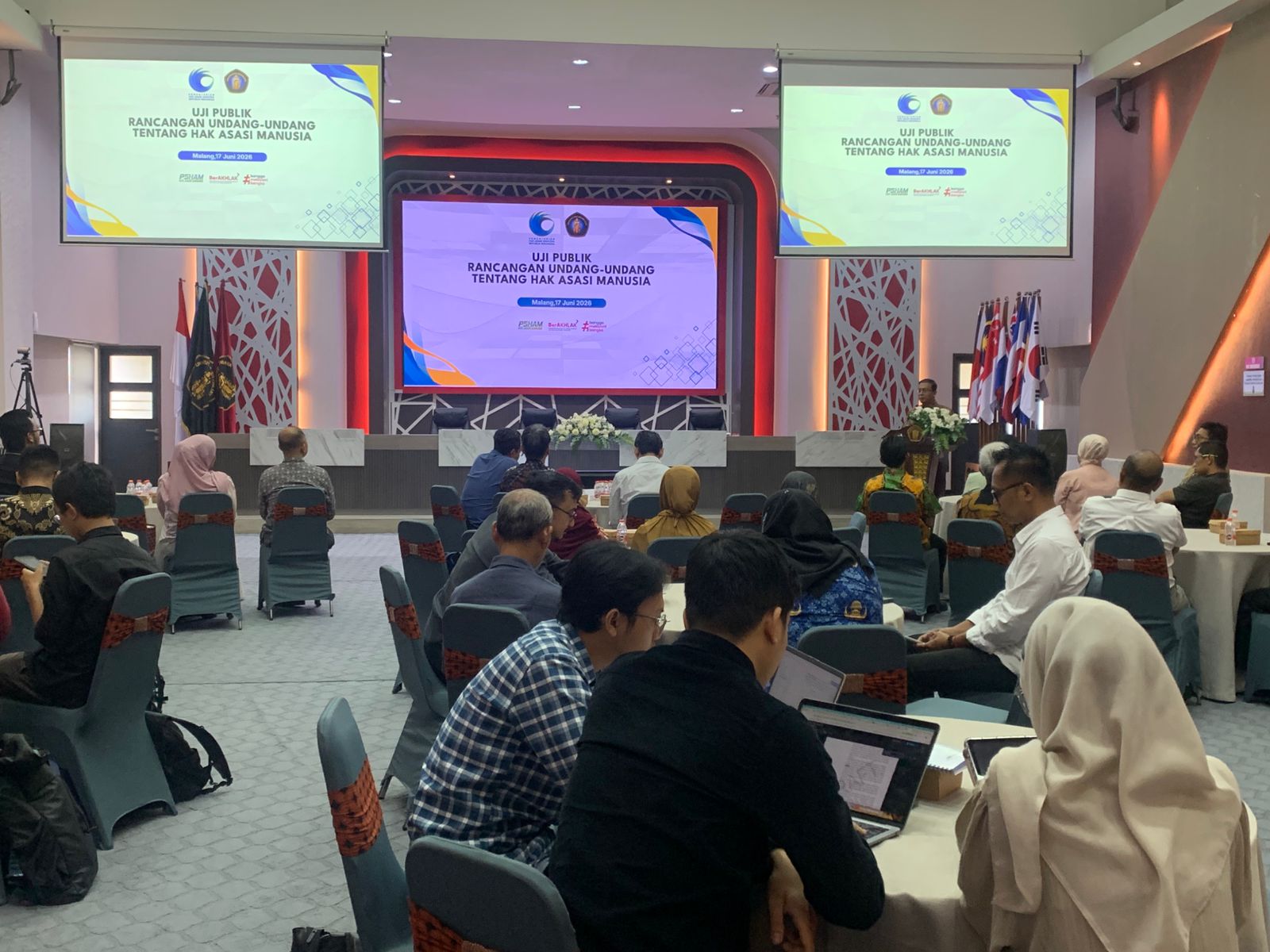 UB Jadi Tuan Rumah Uji Publik RUU HAM, Rektor Soroti Ancaman Pelanggaran HAM di Era Digital dan Peran Korporasi UB Jadi Tuan Rumah Uji Publik RUU HAM, Rektor Soroti Ancaman Pelanggaran HAM di Era Digital dan Peran Korporasi