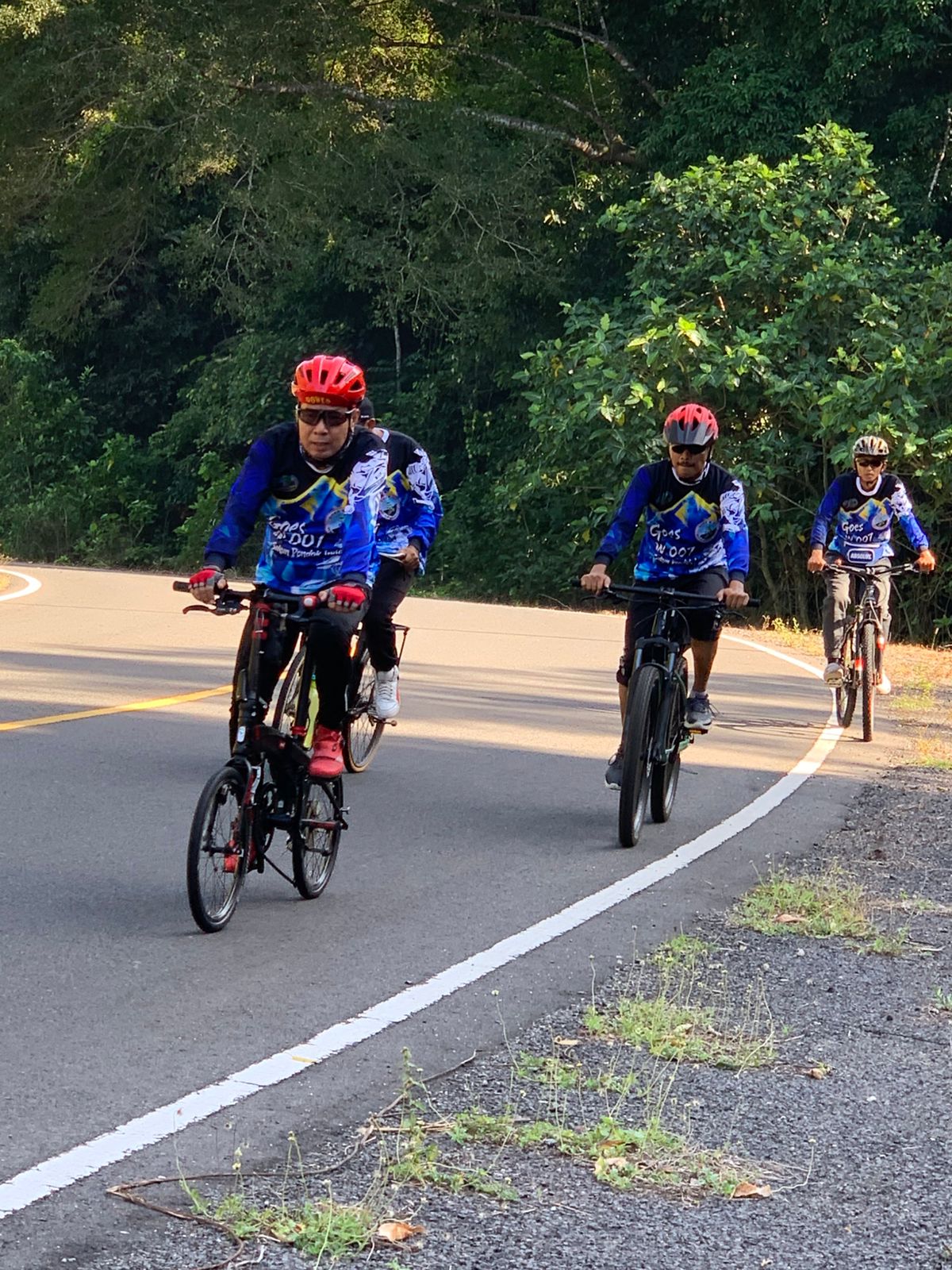Kelompok  Gowes W 007 Jelajahi JLS hingga Pantai Balekambang Bersama Nasdem Kota Malang