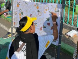 Mahasiswa UMM Kenalkan Batik SWARA Lintang, Pengunjung CFD Mewarnai Motif Batik