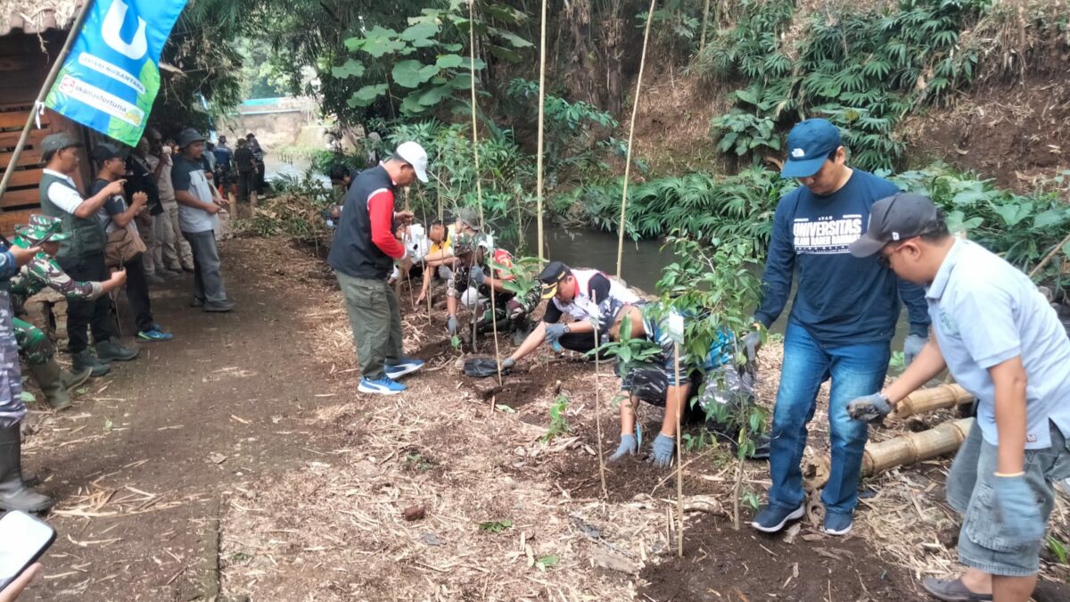 Pakisaji Perkuat Gerakan Cinta Lingkungan Lewat Bersih Sungai, Tanam Pohon, dan Tebar Ikan
