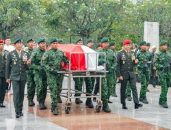 Pangkostrad Hadiri Pemakaman Militer Jenderal TNI (Purn.) Ryamizard Ryacudu di TMP Kalibata