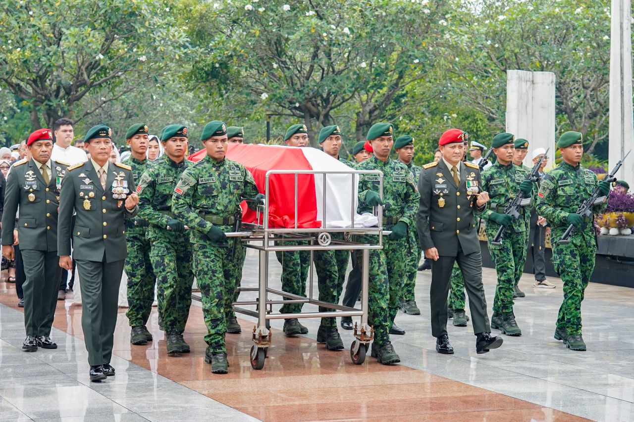 Pangkostrad Hadiri Pemakaman Militer Jenderal TNI (Purn.) Ryamizard Ryacudu di TMP Kalibata