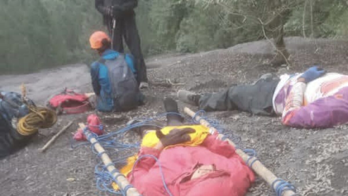 Pendaki Ilegal Semeru Terjatuh, Evakuasi Dramatis Terkendala Medan Curam