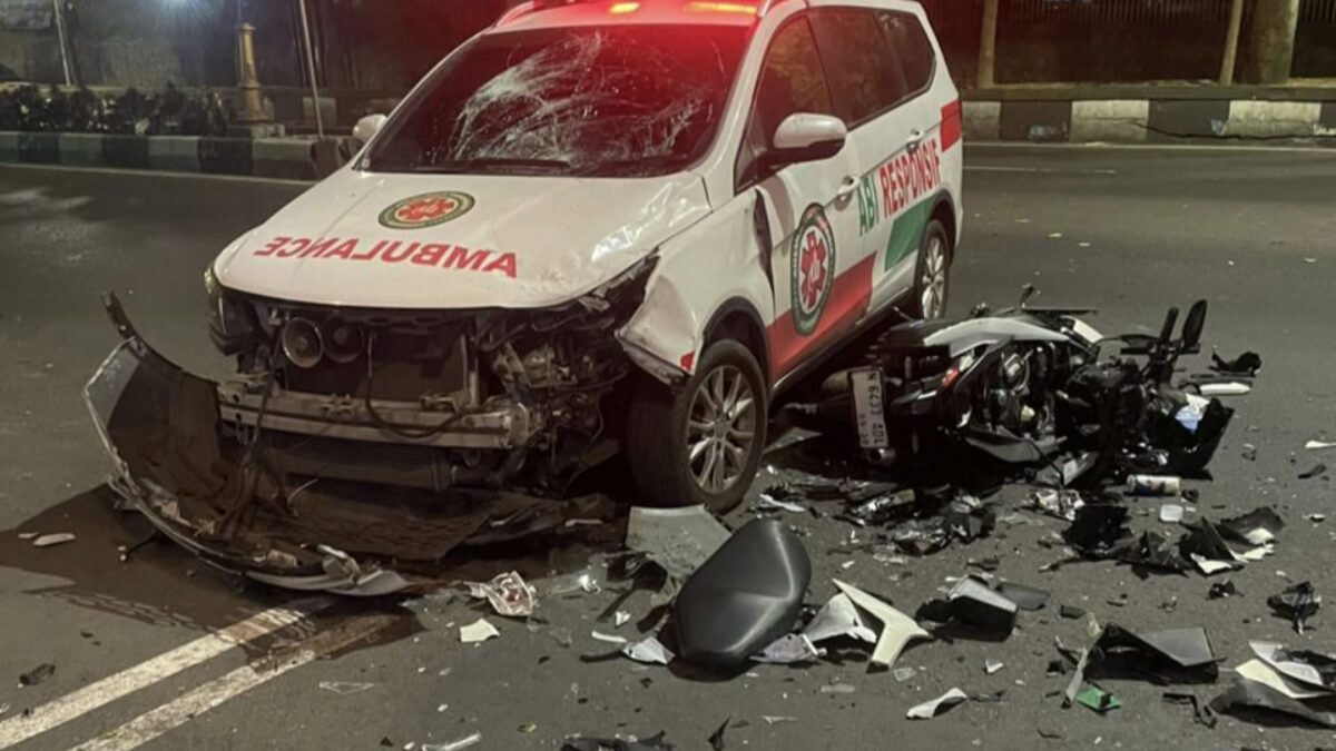 Mahasiswa Terluka Usai Tabrak Ambulans Pembawa Pasien di Depan IGD RSSA Malang