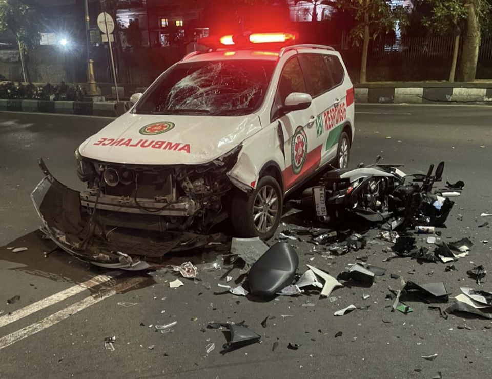 Mahasiswa Terluka Usai Tabrak Ambulans Pembawa Pasien di Depan IGD RSSA Malang