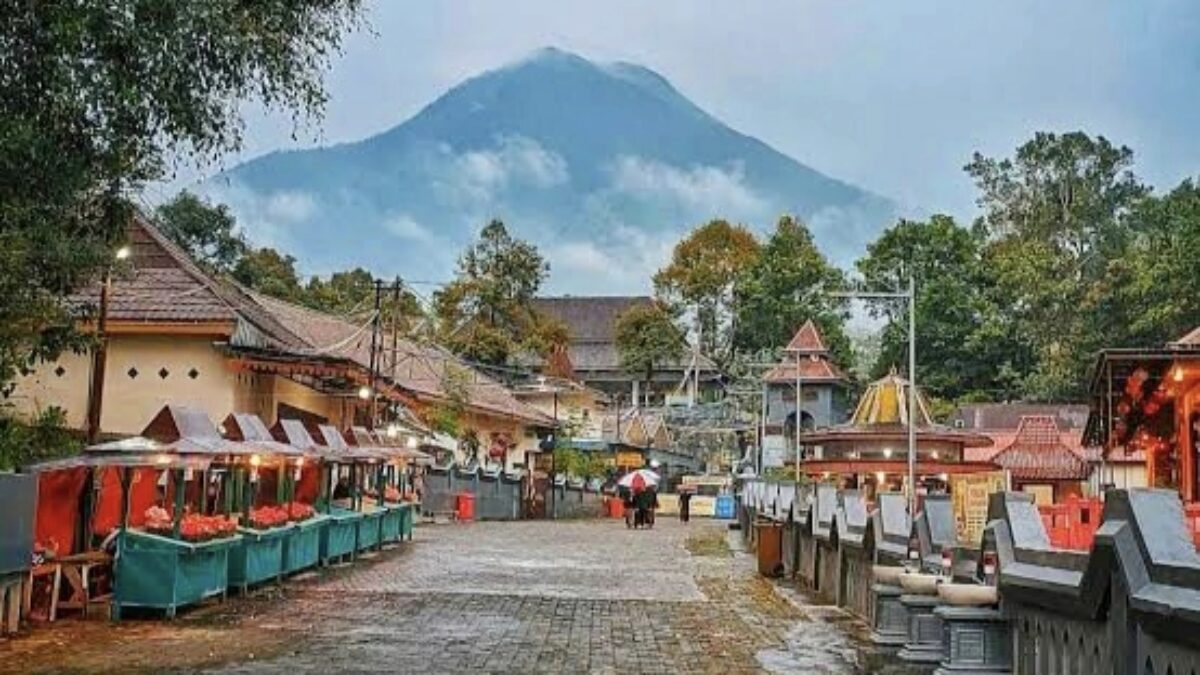 Gunung Kawi: Dari Jejak Perang Diponegoro hingga Simbol Harmoni Jawa-Tionghoa di Lereng Malang