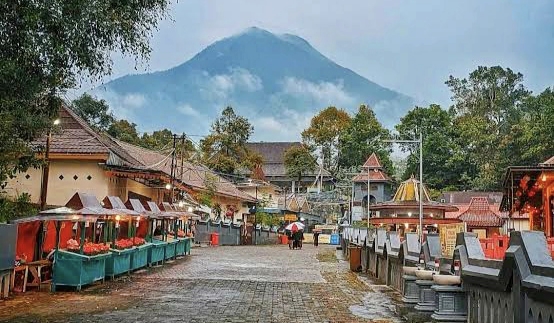 Gunung Kawi: Dari Jejak Perang Diponegoro hingga Simbol Harmoni Jawa-Tionghoa di Lereng Malang