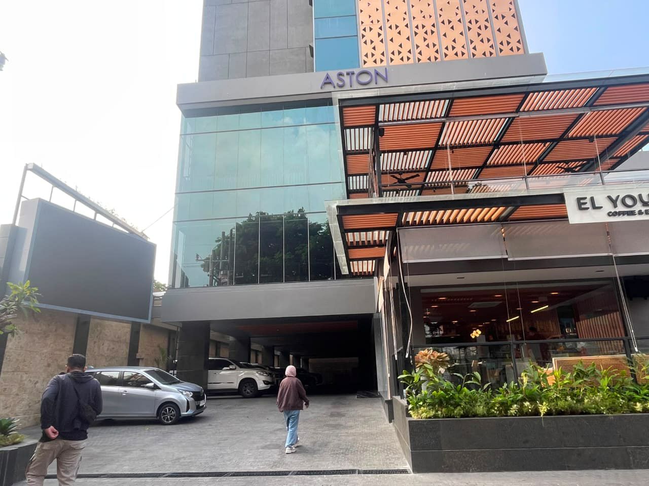 Operasional Hotel Aston Terancam Dihentikan Gegara Izin Berpolemik, LIRA : Pemkot Malang Harus Jalankan Aturan Sesuai Perda Operasional Hotel Aston Terancam Dihentikan Gegara Izin Berpolemik, LIRA : Pemkot Malang Harus Jalankan Aturan Sesuai Perda