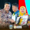 Jatim Raih Penghargaan Kemendagri atas Penurunan Pengangguran, TPT Turun Jadi 3,55 Persen