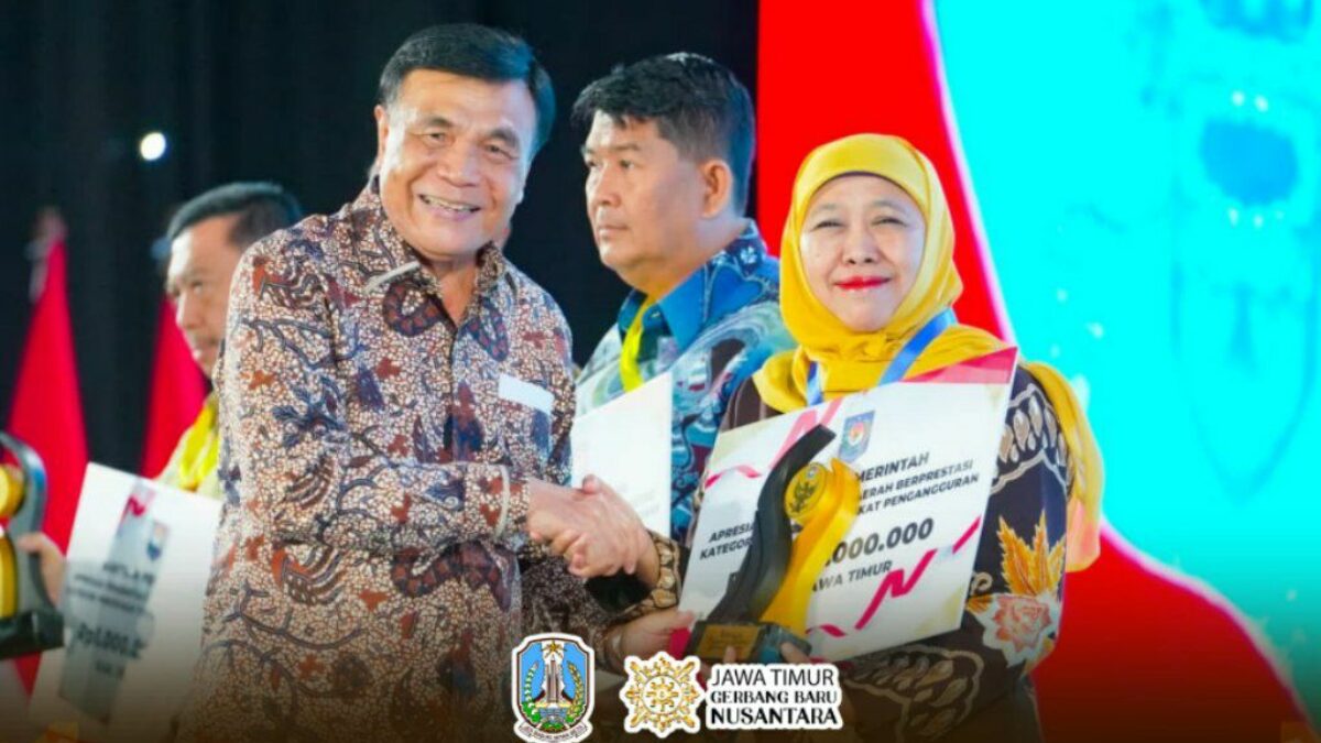 Jatim Raih Penghargaan Kemendagri atas Penurunan Pengangguran, TPT Turun Jadi 3,55 Persen