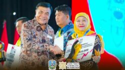 Jatim Raih Penghargaan Kemendagri atas Penurunan Pengangguran, TPT Turun Jadi 3,55 Persen