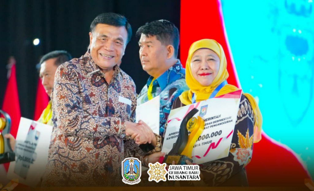 Jatim Raih Penghargaan Kemendagri atas Penurunan Pengangguran, TPT Turun Jadi 3,55 Persen Jatim Raih Penghargaan Kemendagri atas Penurunan Pengangguran, TPT Turun Jadi 3,55 Persen