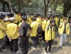 Mahasiswa UI Tertahan di Semanggi, Tolak Dipindah ke DPR dan Tetap Bersikeras Menuju Bundaran HI