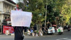 Aksi Simbolik Klakson Menggema di Kota Malang, Warga dan Ojol Dukung Penghentian Program MBG