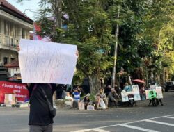 Aksi Simbolik Klakson Menggema di Kota Malang, Warga dan Ojol Dukung Penghentian Program MBG