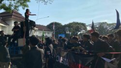 AMARAH Brawijaya Gruduk DPRD Kota Malang, Teriakkan Indonesia Gawat Darurat