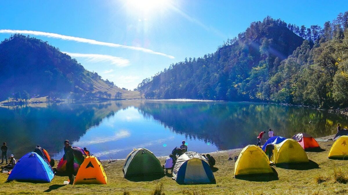 Ranu Kumbolo: Surga Pendaki yang Menyimpan Legenda