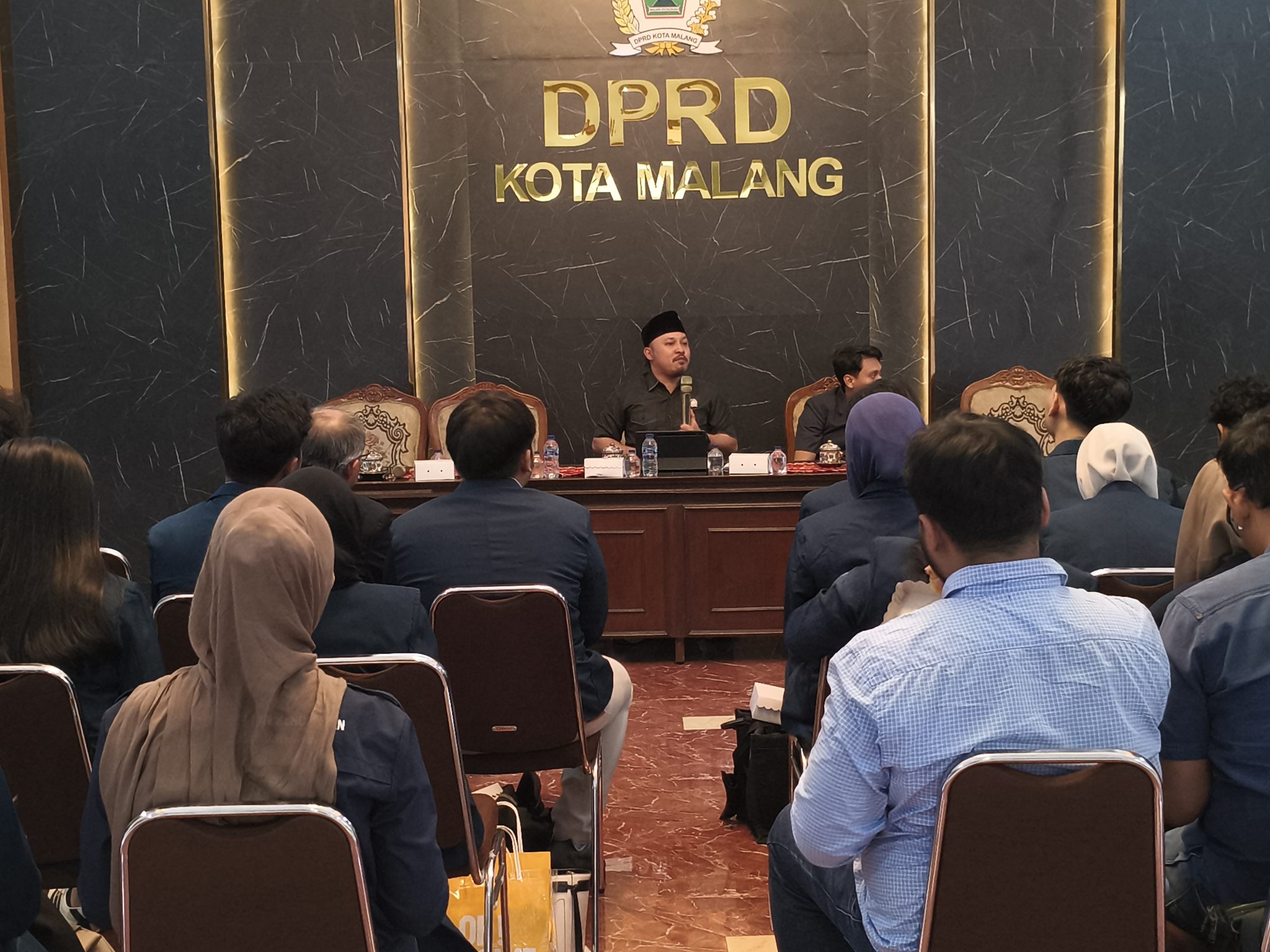 DPRD Kota Malang Ajak Mahasiswa UB Kawal Solusi Parkir, Sampah, dan Tata Kota DPRD Kota Malang Ajak Mahasiswa UB Kawal Solusi Parkir, Sampah, dan Tata Kota