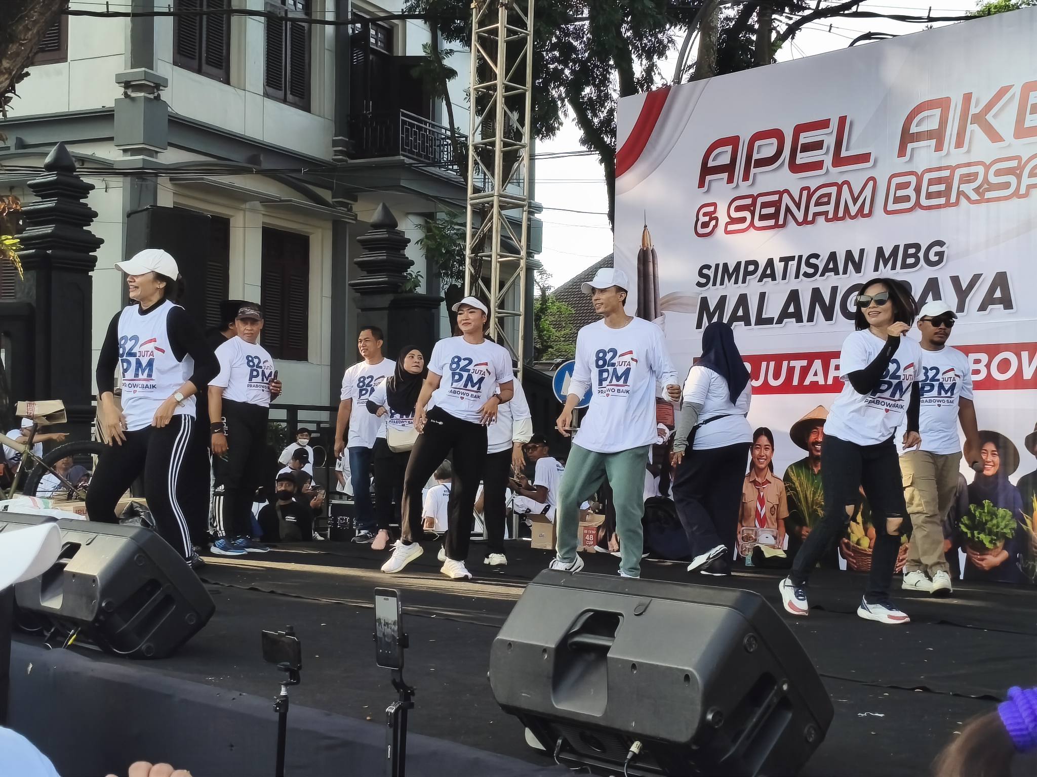 Ribuan Simpatisan MBG Malang Raya Gelar Apel Akbar, Serukan Dukungan untuk Program Prabowo Ribuan Simpatisan MBG Malang Raya Gelar Apel Akbar, Serukan Dukungan untuk Program Prabowo