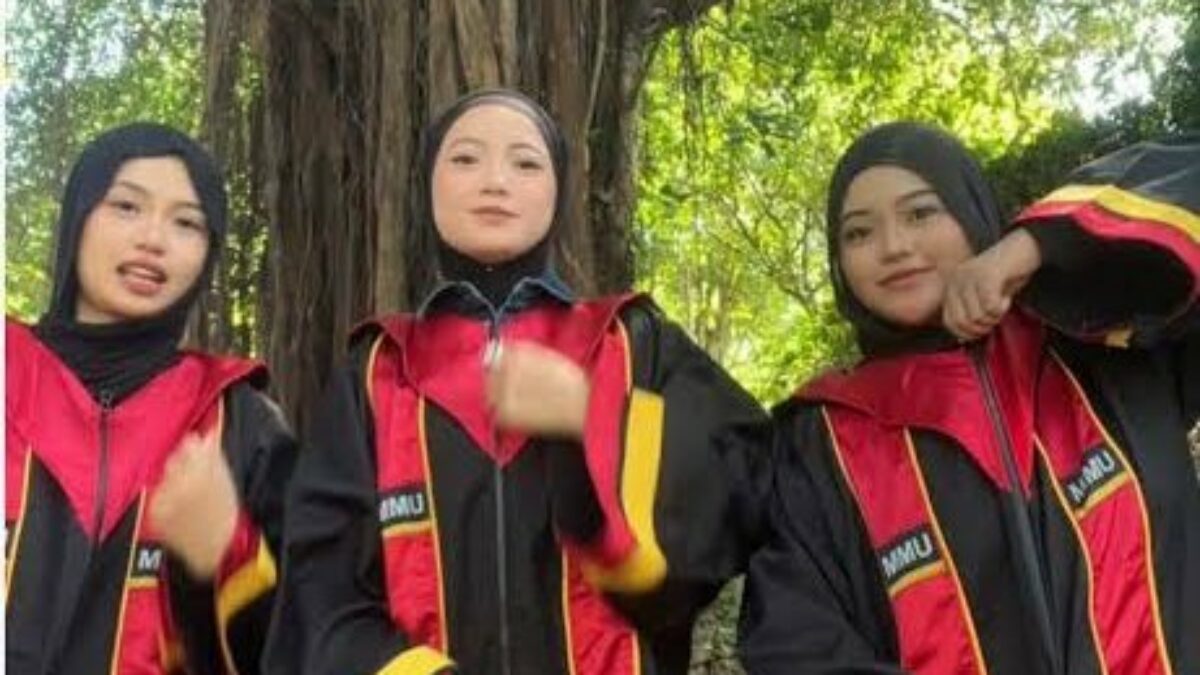 UMM Tarik Seluruh Toga Baru usai Viral Mirip Kostum Bantengan, Wisuda Kembali Gunakan Toga Lama