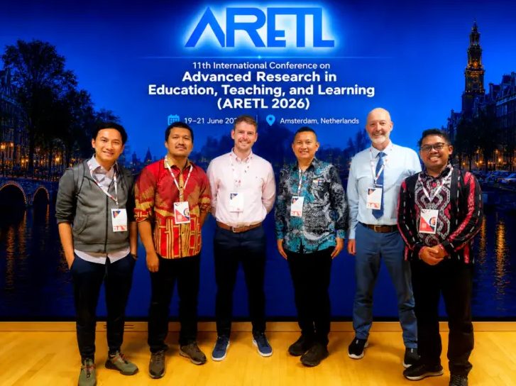Mahasiswa Doktor UM Kenalkan Riset AI untuk Pendidikan di Konferensi Internasional Belanda Mahasiswa Doktor UM Kenalkan Riset AI untuk Pendidikan di Konferensi Internasional Belanda