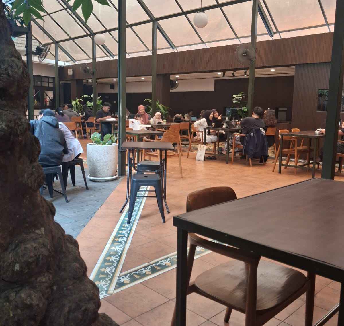 Quiet Living dan Soft Life: Tren Gaya Hidup Gen Z Indonesia yang Viral di 2026 Quiet Living dan Soft Life: Tren Gaya Hidup Gen Z Indonesia yang Viral di 2026