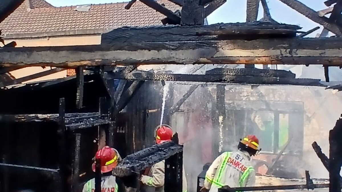 Lupa Matikan Kompor, Rumah Berbahan Anyaman Bambu di Kepanjen Ludes Dilalap Api