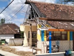 Ironis, Ruang Kelas Tergusur Proyek Jalan,  Siswa SDN 1 Srigonco Terpaksa Belajar di Laboratorium