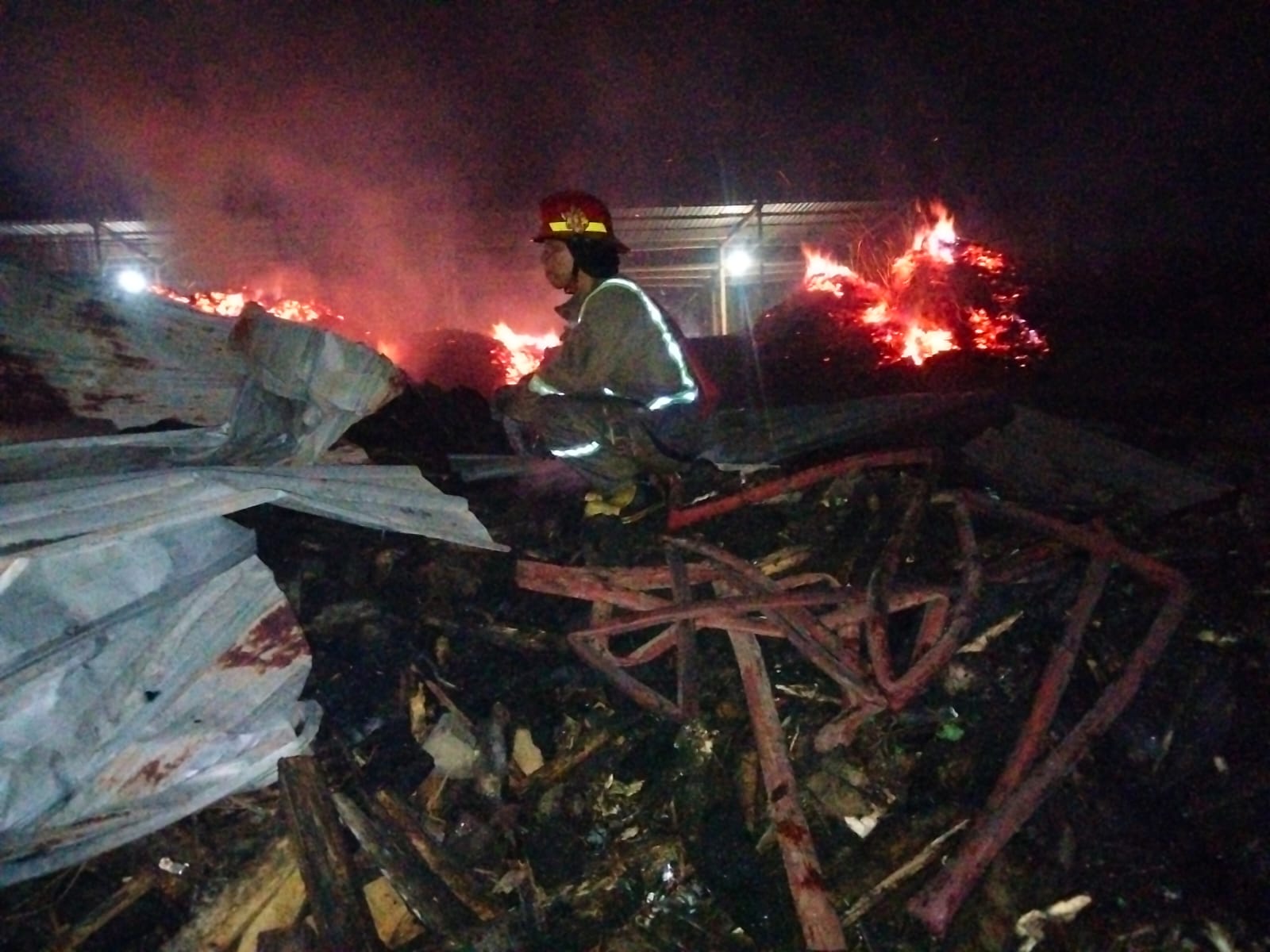 Gudang Kayu di Talangagung Terbakar, Api Cepat Membesar Dipicu Angin Kencang Gudang Kayu di Talangagung Terbakar, Api Cepat Membesar Dipicu Angin Kencang