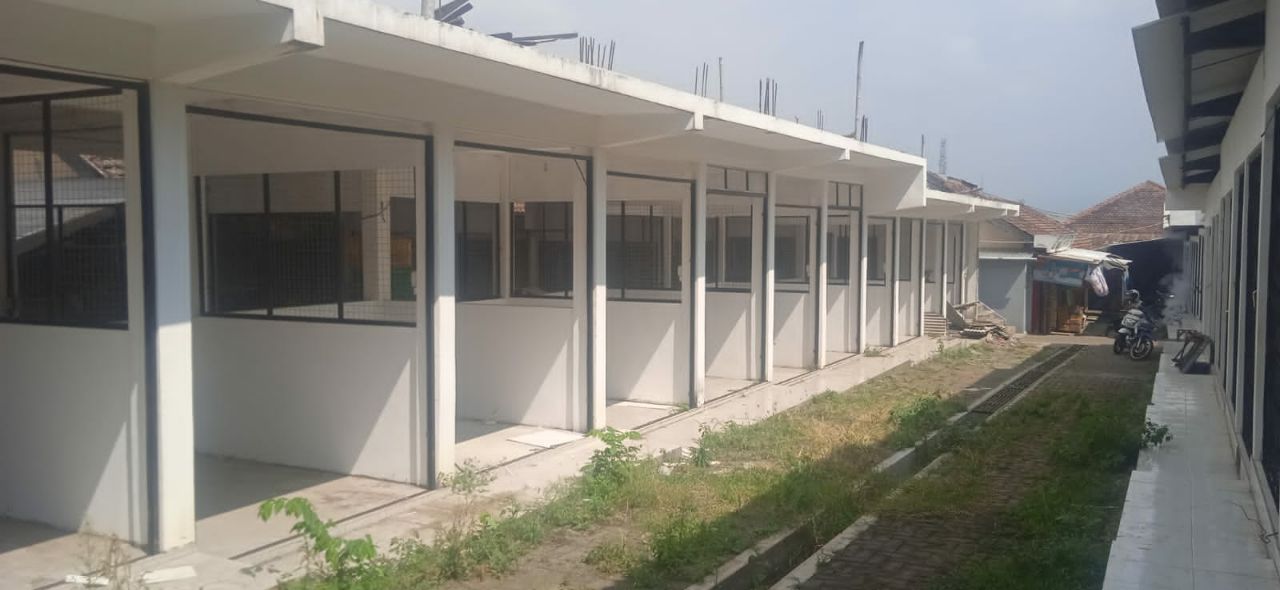 Meski Kios Dibangun Swadaya di Lahan Pemerintah, Disperindag Ngaku Tak Bisa Intervensi Meski Kios Dibangun Swadaya di Lahan Pemerintah, Disperindag Ngaku Tak Bisa Intervensi