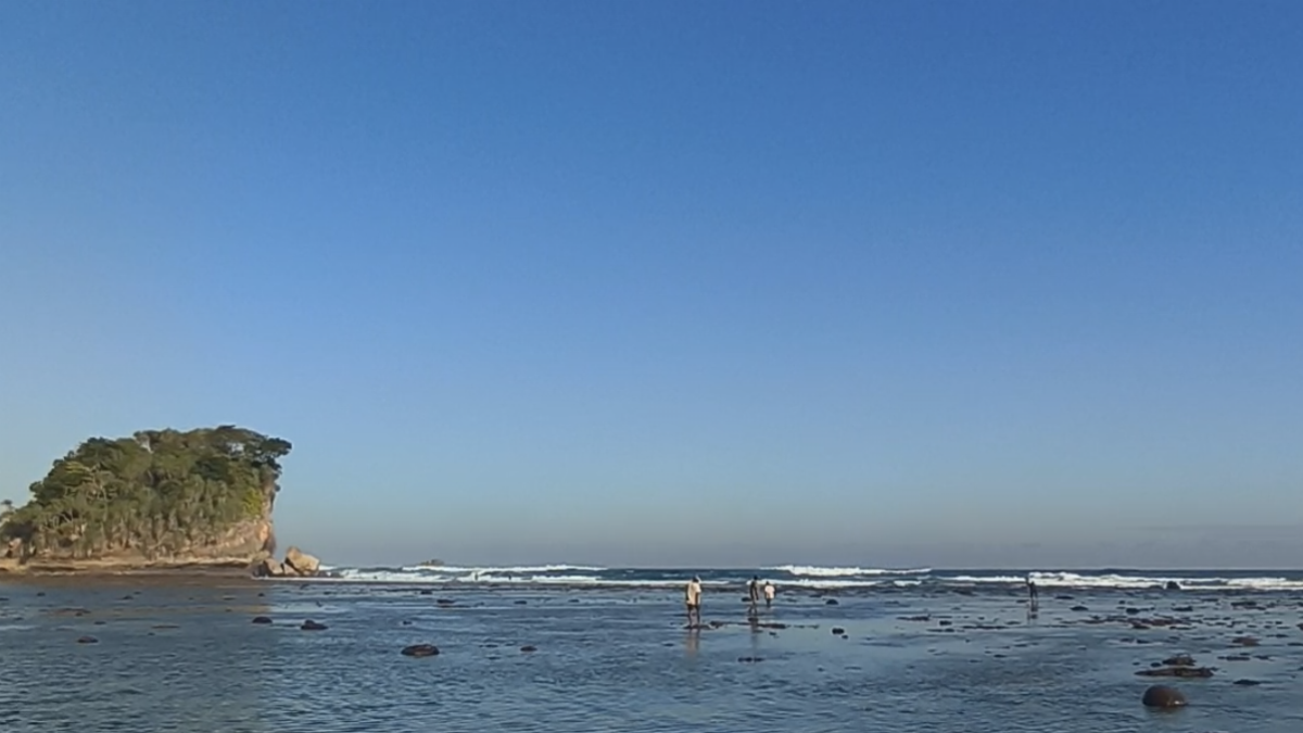 Libur Sekolah ke Malang Selatan? Pantai Tanjung Penyu Jadi Pilihan Wisata Kids Friendly untuk Keluarga