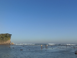Libur Sekolah ke Malang Selatan? Pantai Tanjung Penyu Jadi Pilihan Wisata Kids Friendly untuk Keluarga