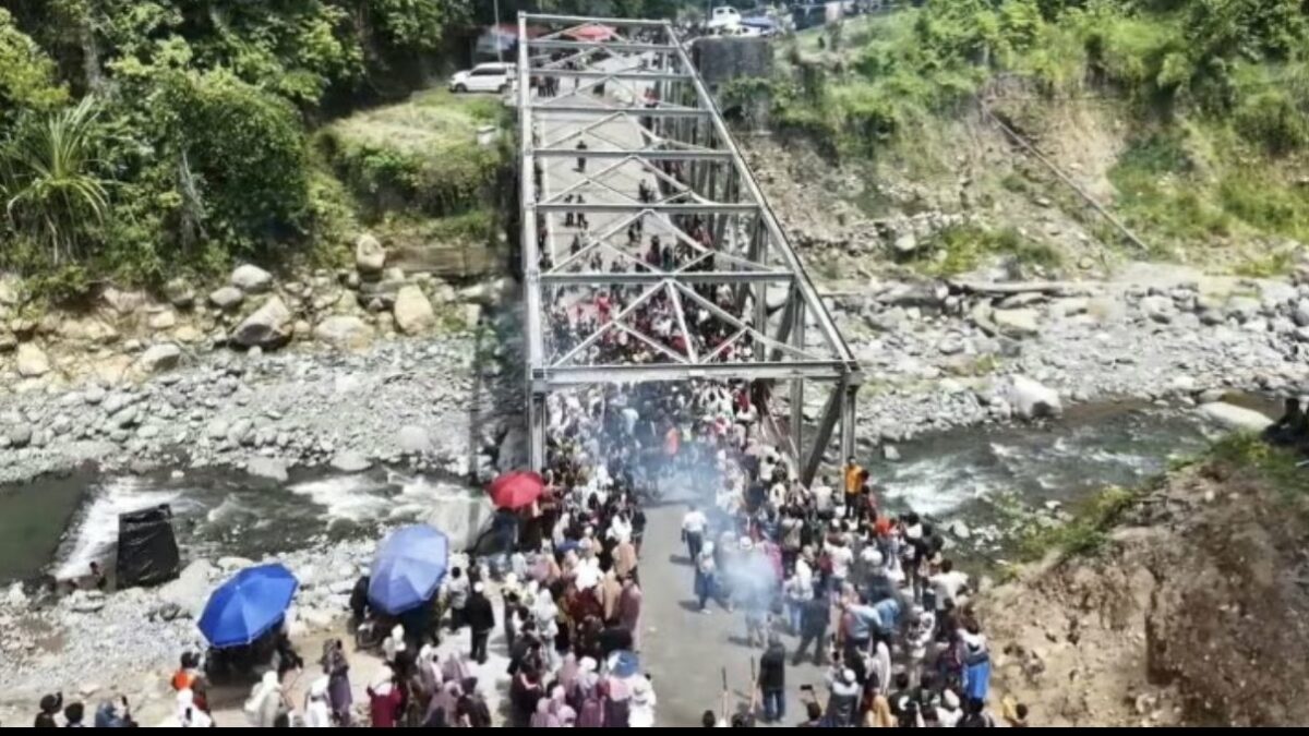 Setahun Terputus Longsor, Warga Aceh Patungan Rp1 Miliar Perbaiki Jalan Nasional hingga Kembali Dibuka