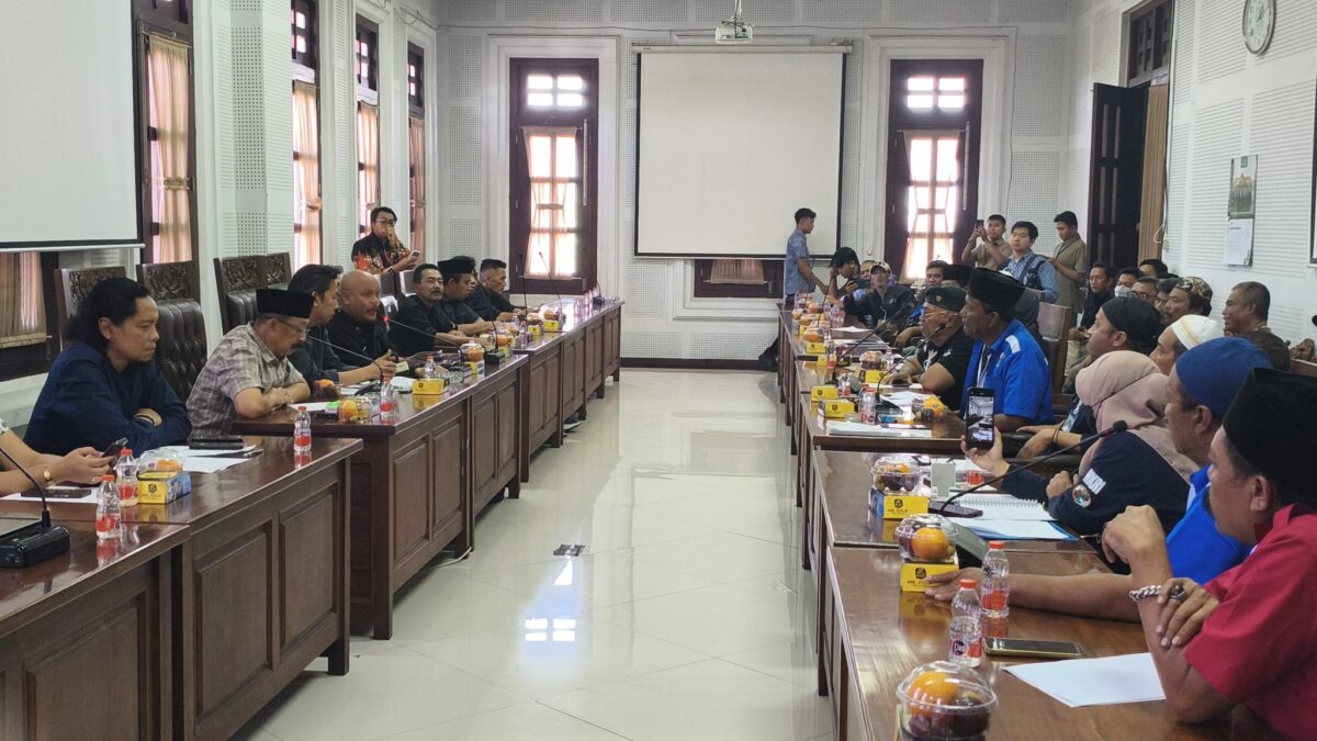 Sopir Angkot Minta DPRD Hentikan Operasional Trans Jatim Koridor 2, Khawatir Pendapatan Kian Tergerus
