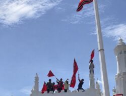 Peringatan 21 Tahun Damai Aceh Ricuh, Merah Putih Diturunkan