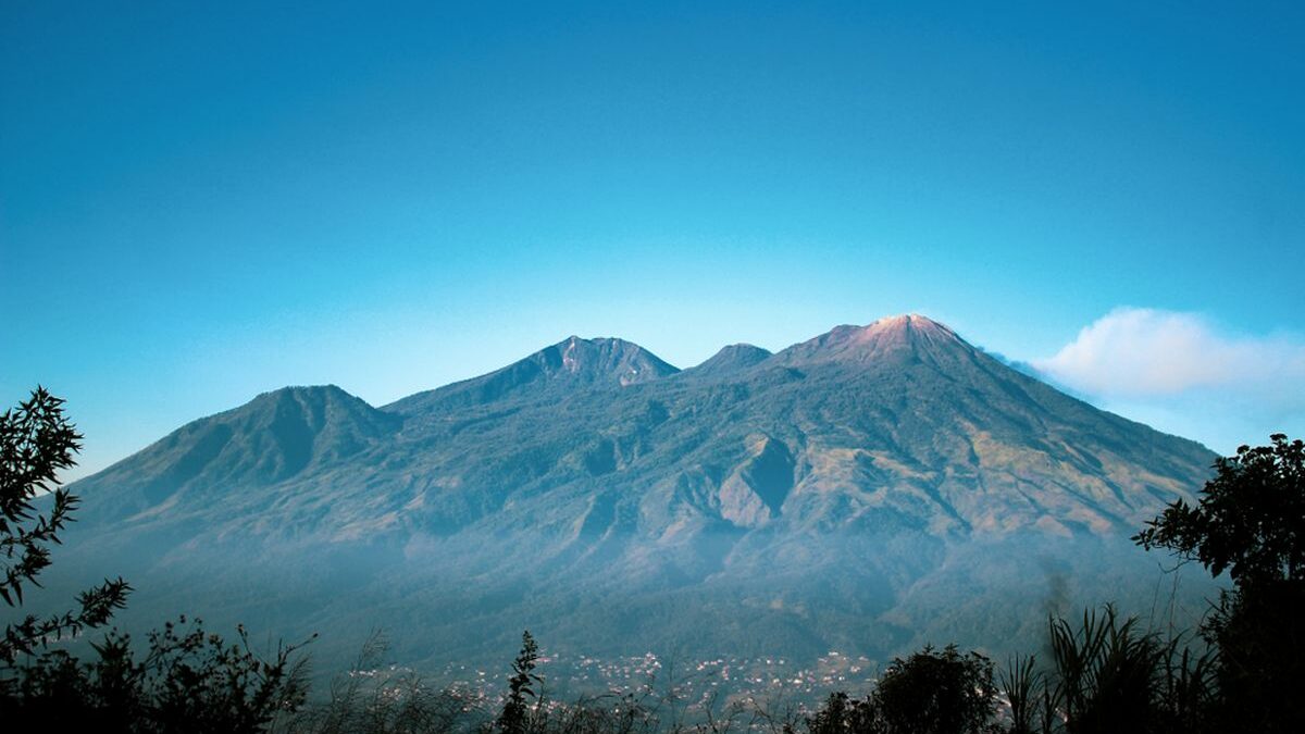 Jalur Pendakian Gunung Arjuno-Welirang Resmi Ditutup Akibat Karhutla