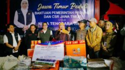 Khofifah Serahkan Bantuan 65,7 Ton untuk Korban Gempa NTT