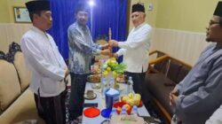 Tongkat Zaitun Pemberian Gus Thoriq Antar Gus Kikin Jabat Ketum PBNU