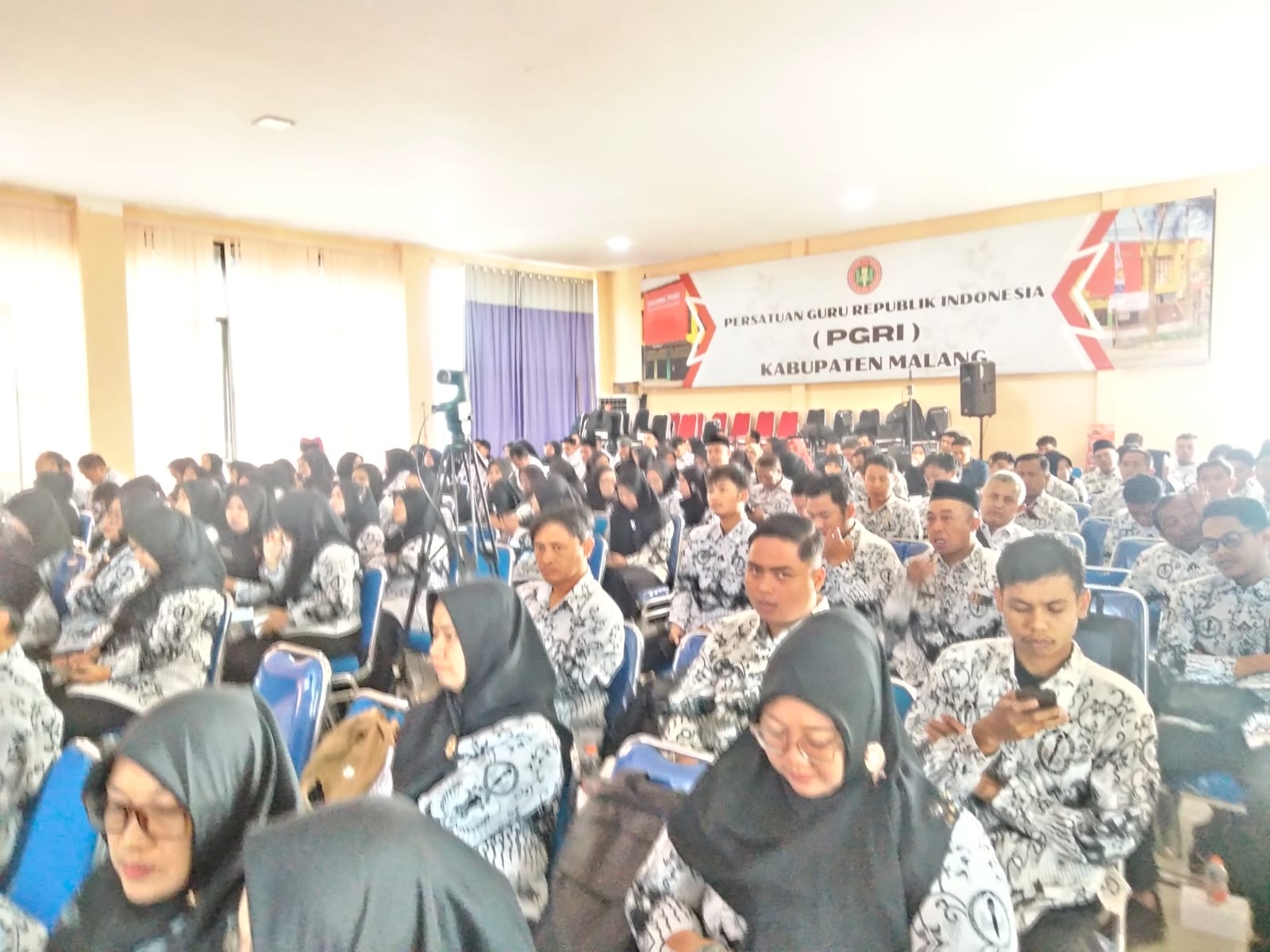 Ratusan Guru Malang Mengikuti Pelatihan AI, Memudahkan Proses Belajar Mengajar Ratusan Guru Malang Mengikuti Pelatihan AI, Memudahkan Proses Belajar Mengajar