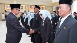 Sebanyak 94 PNS Kota Batu Terima Satyalancana Karya Satya, Wali Kota Nurochman Tekankan Pengabdian Nyata