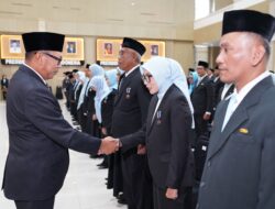 Sebanyak 94 PNS Kota Batu Terima Satyalancana Karya Satya, Wali Kota Nurochman Tekankan Pengabdian Nyata