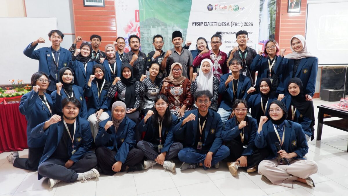Kelompok 43 FISIP UB Bakti Desa Optimalkan Manajemen Tambak Ikan Desa Sumberdem untuk Atasi Masalah Pembukuan