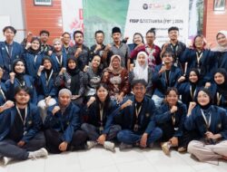 Kelompok 43 FISIP UB Bakti Desa Optimalkan Manajemen Tambak Ikan Desa Sumberdem untuk Atasi Masalah Pembukuan